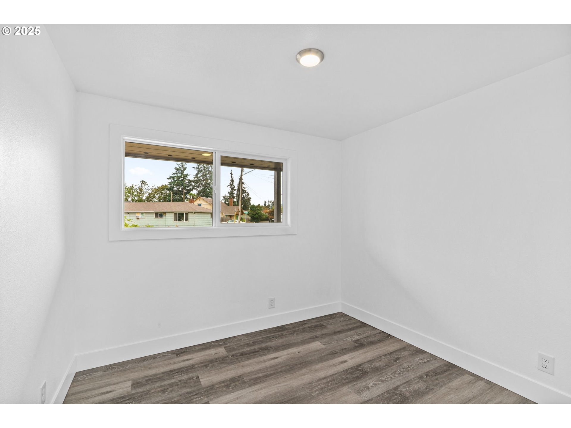 306 Broadway Street Springfield, OR 97477 - Photo 15 of 29