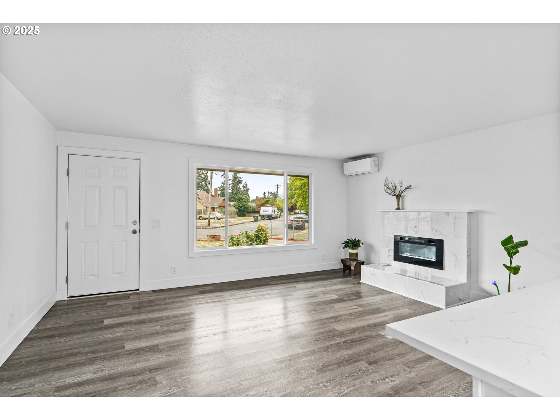 306 Broadway Street Springfield, OR 97477 - Photo 3 of 29