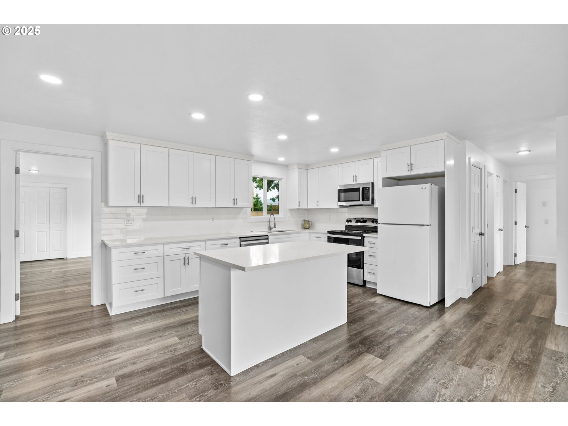 306 Broadway Street Springfield, OR 97477 - Photo 5 of 29