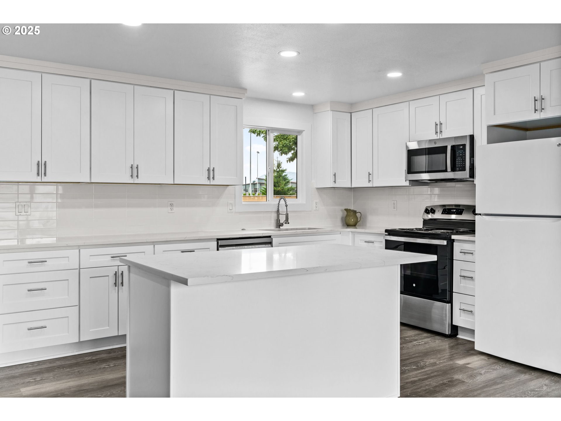 306 Broadway Street Springfield, OR 97477 - Photo 6 of 29