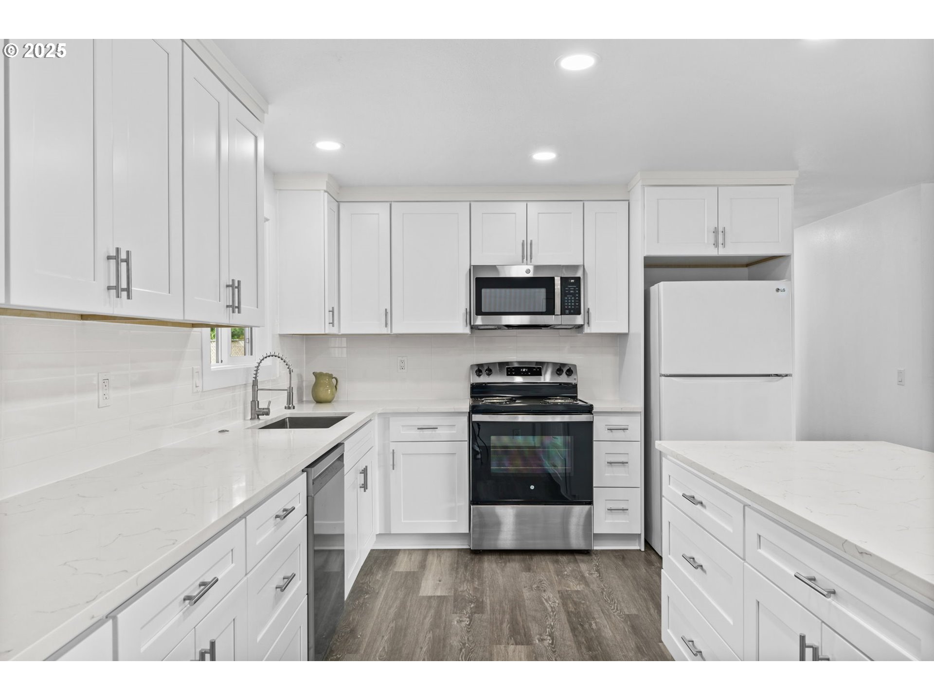 306 Broadway Street Springfield, OR 97477 - Photo 7 of 29