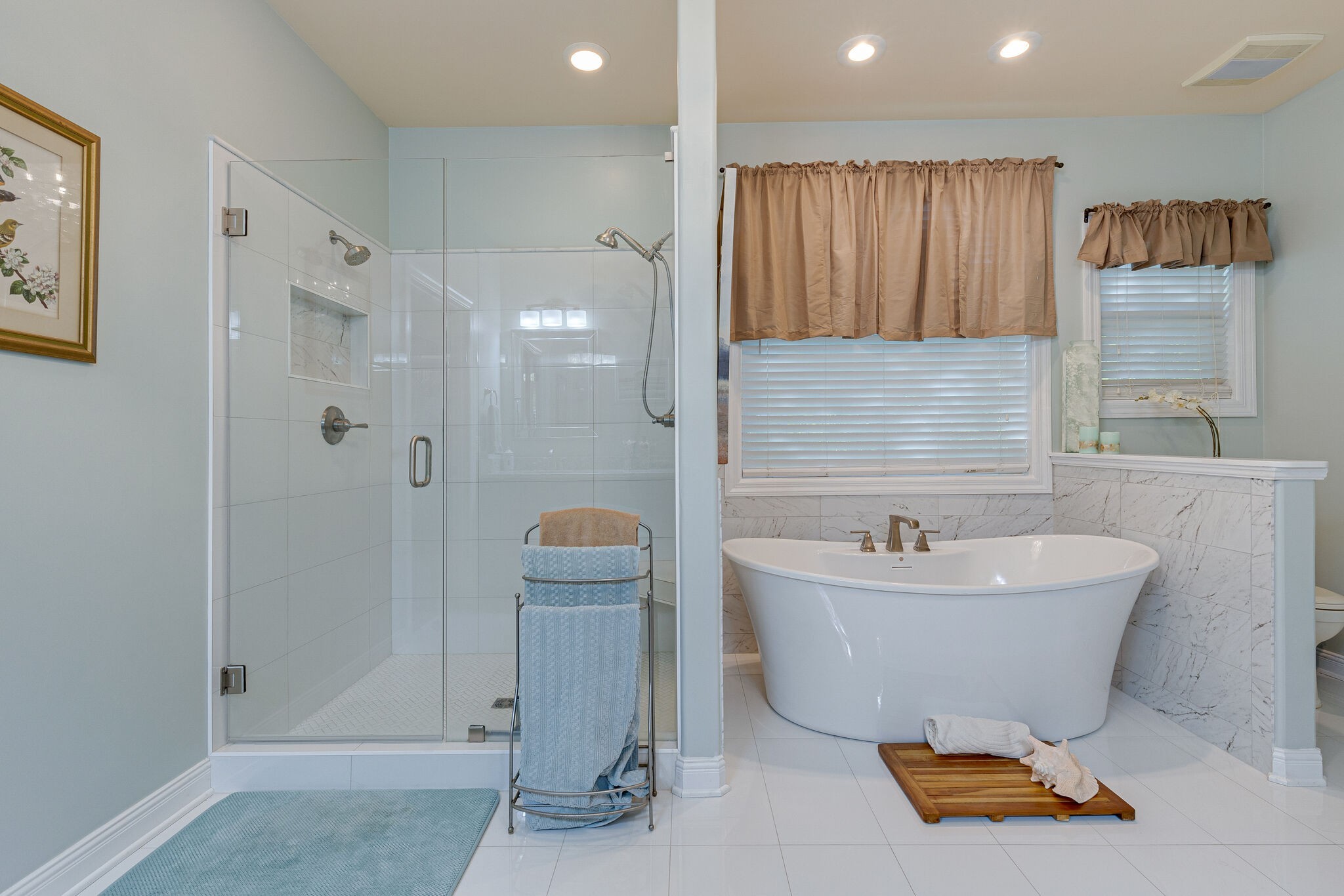 1457 Center Star Road Columbia, TN 38401 - Photo 33 of 45 a bathroom with a bathtub and shower