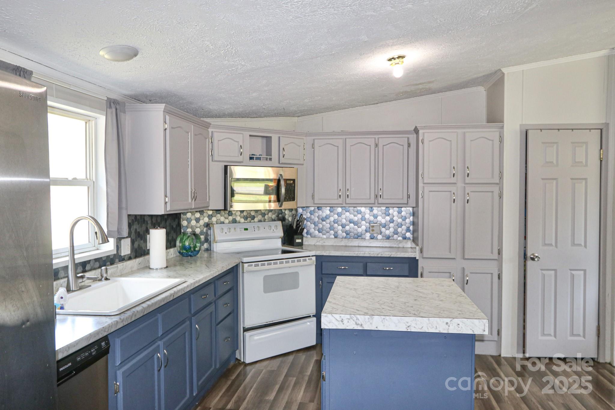 112 Courtney Road Mocksville, NC 27028 - Photo 4 of 31 a kitchen with a sink stove and cabinets