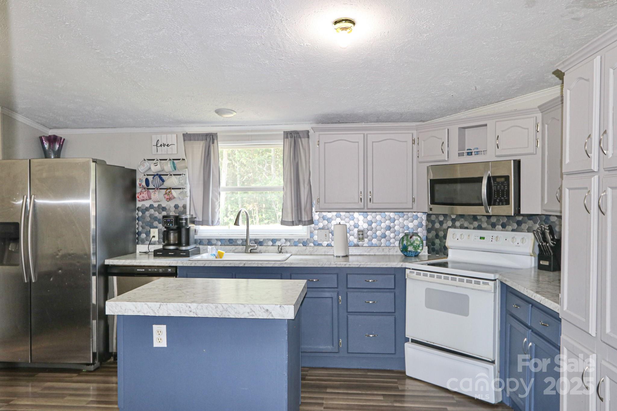 112 Courtney Road Mocksville, NC 27028 - Photo 5 of 31 a kitchen with stainless steel appliances granite countertop a sink stove oven and refrigerator