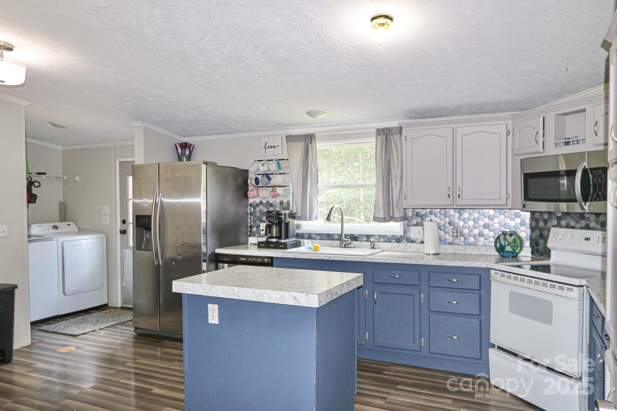 112 Courtney Road Mocksville, NC 27028 - Photo 6 of 31 a kitchen with stainless steel appliances a sink stove refrigerator and cabinets