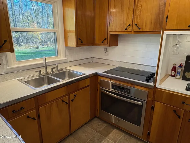 $409,900 | 15 Maywood Drive, Glenville, NY 12302