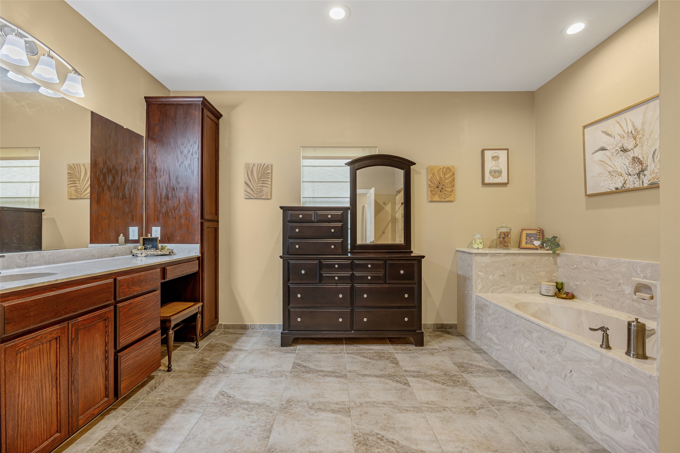 198 Kelley Road East Bastrop, TX 78602 - Photo 20 of 38 Extra large primary bathroom with soaking tub and walk in shower