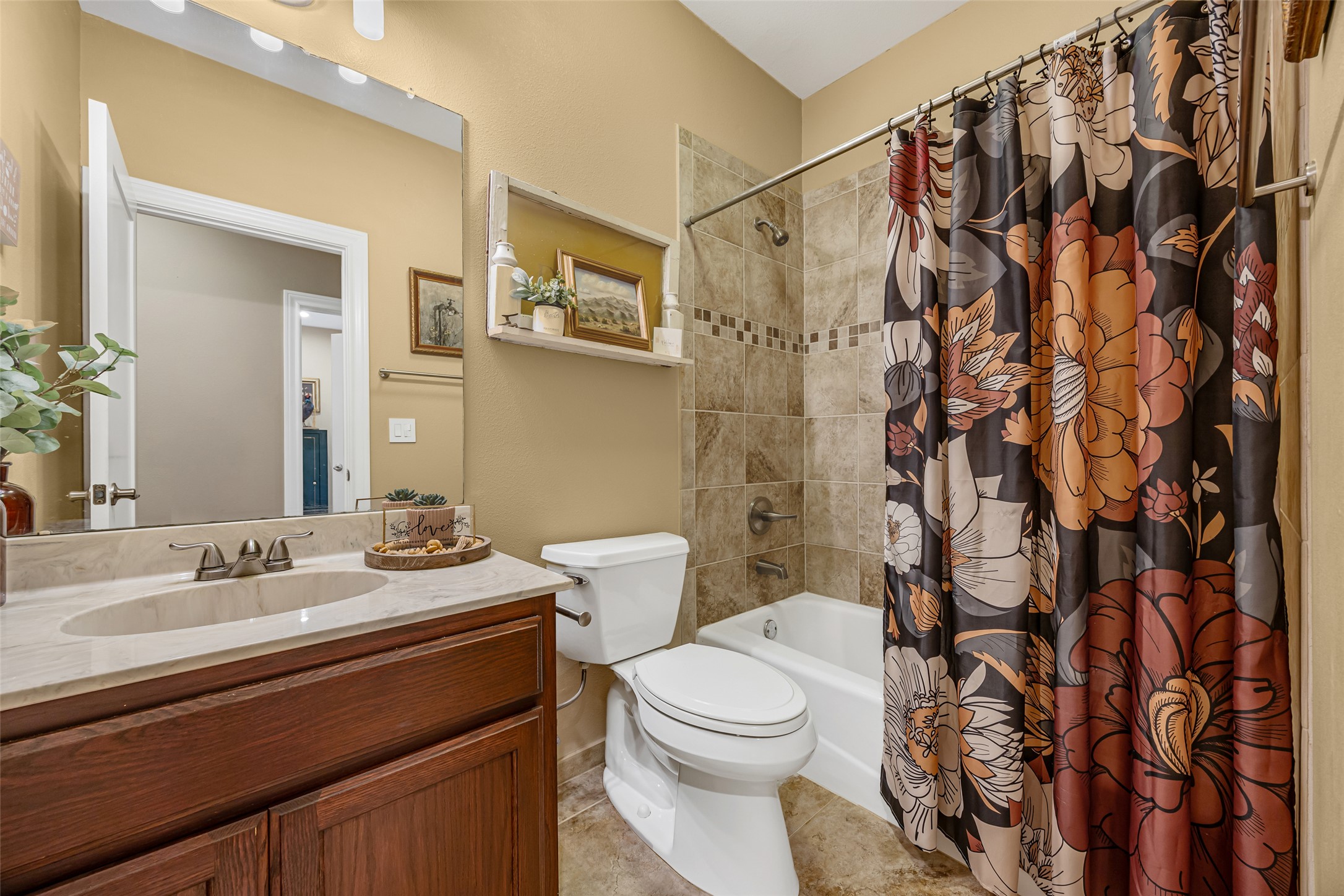 198 Kelley Road East Bastrop, TX 78602 - Photo 28 of 38 Secondary bathroom