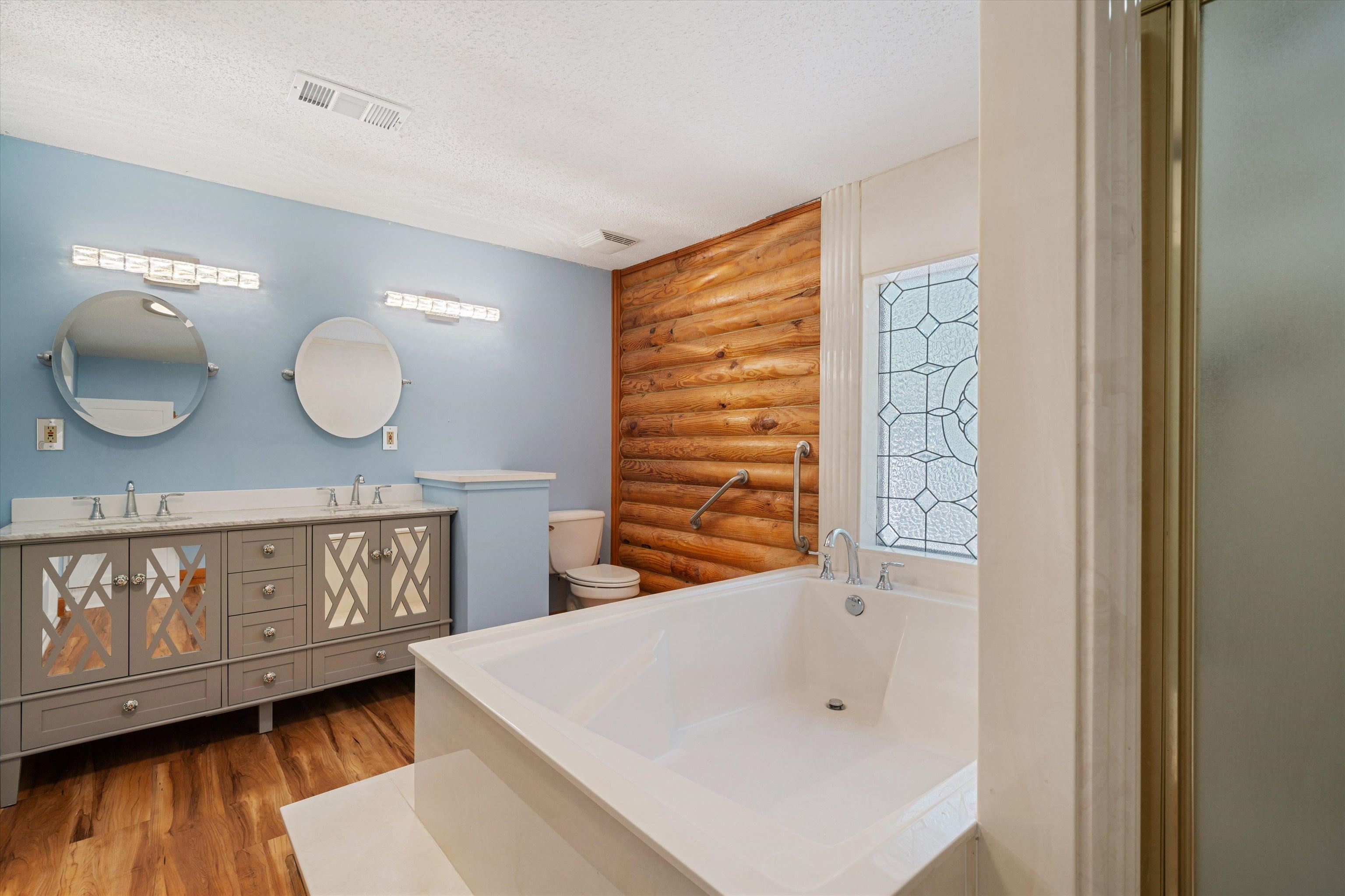 245 Metro Road Eads, TN 38028 - Photo 15 of 33 Bathroom featuring a tub to relax in