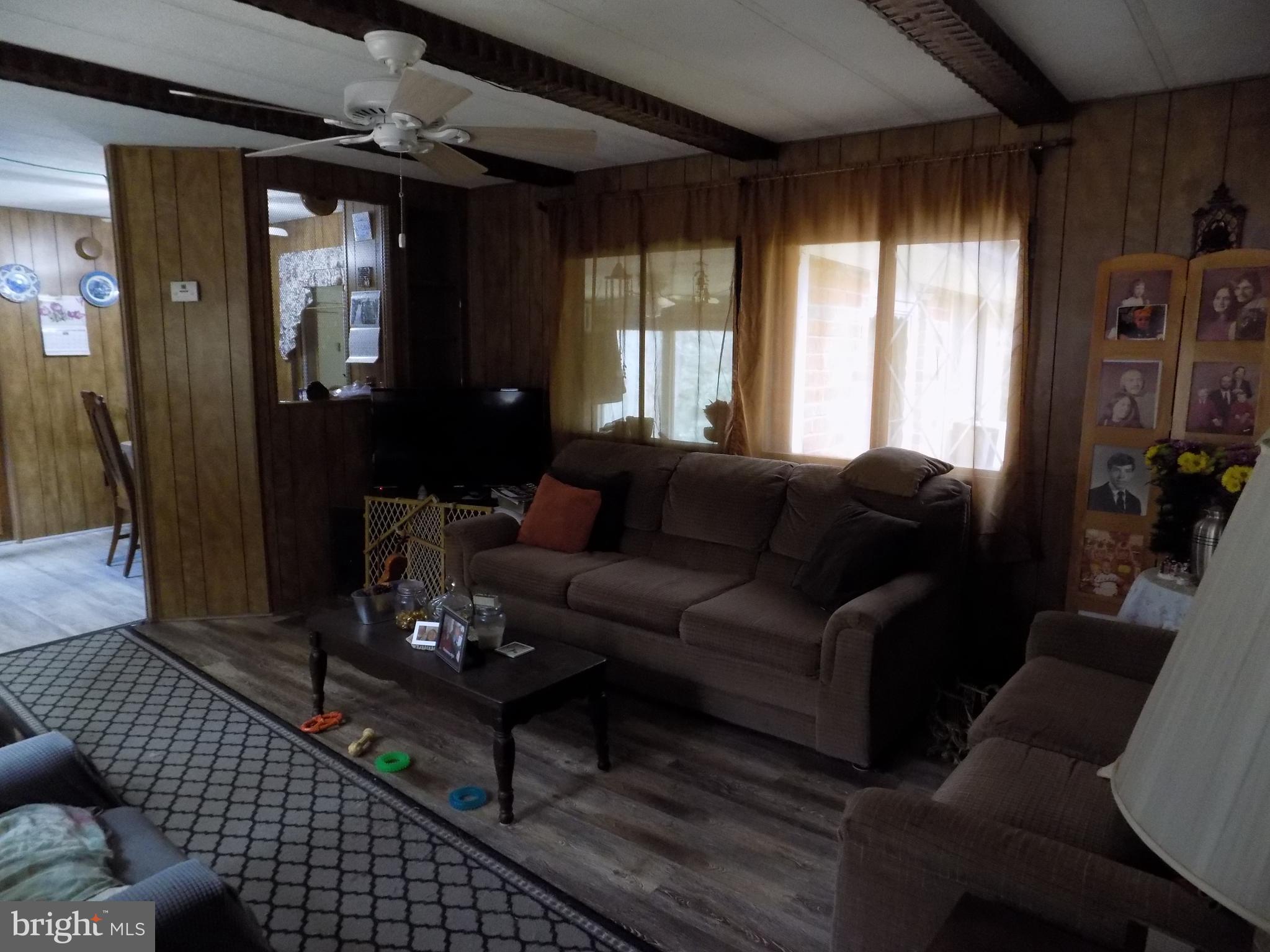 14064 Sutton Lane Ruther Glen, VA 22546 - Photo 4 of 13 Living room