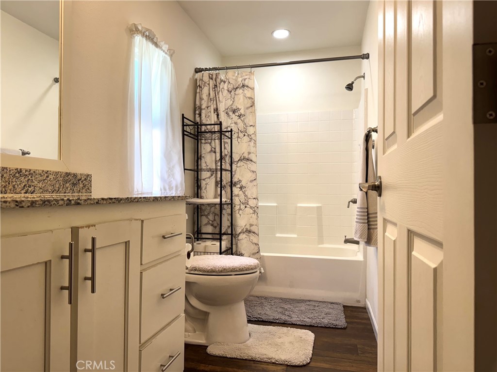 657 Lebec Road, Unit 36 Lebec, CA 93243 - Photo 13 of 20 a bathroom with a shower and a sink