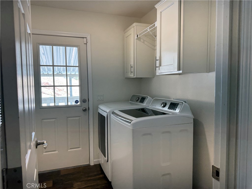 657 Lebec Road, Unit 36 Lebec, CA 93243 - Photo 10 of 20 a utility room with dryer and washer