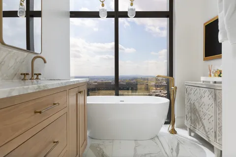 $2,900,000 | 1212 Demonbreun Street, Unit 2802, Nashville, TN 37203