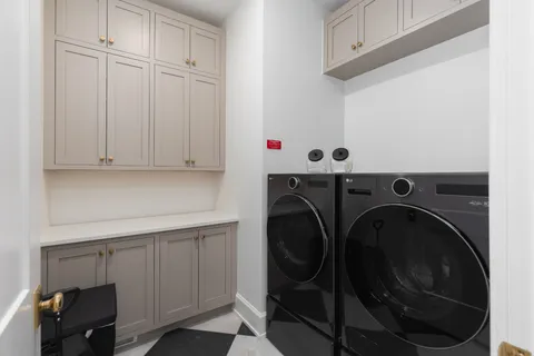 $2,900,000 | 1212 Demonbreun Street, Unit 2802, Nashville, TN 37203