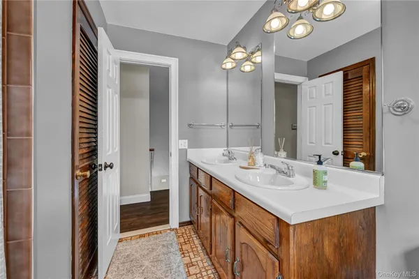 $699,900 | 6 Eisenhower Court, Hopewell Junction, NY 12533