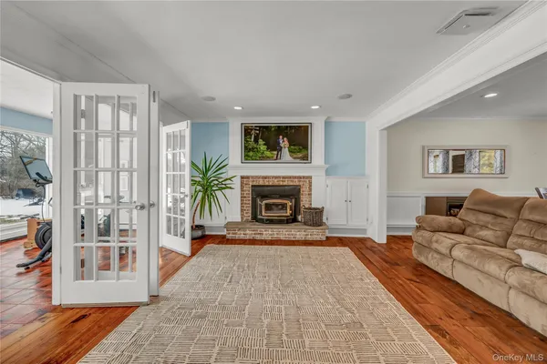 $699,900 | 6 Eisenhower Court, Hopewell Junction, NY 12533