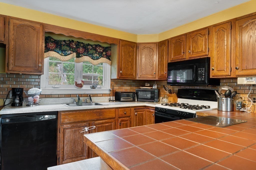 60 Harris Road Lynn, MA 01904 - Photo 12 of 35 Gallery Image 12