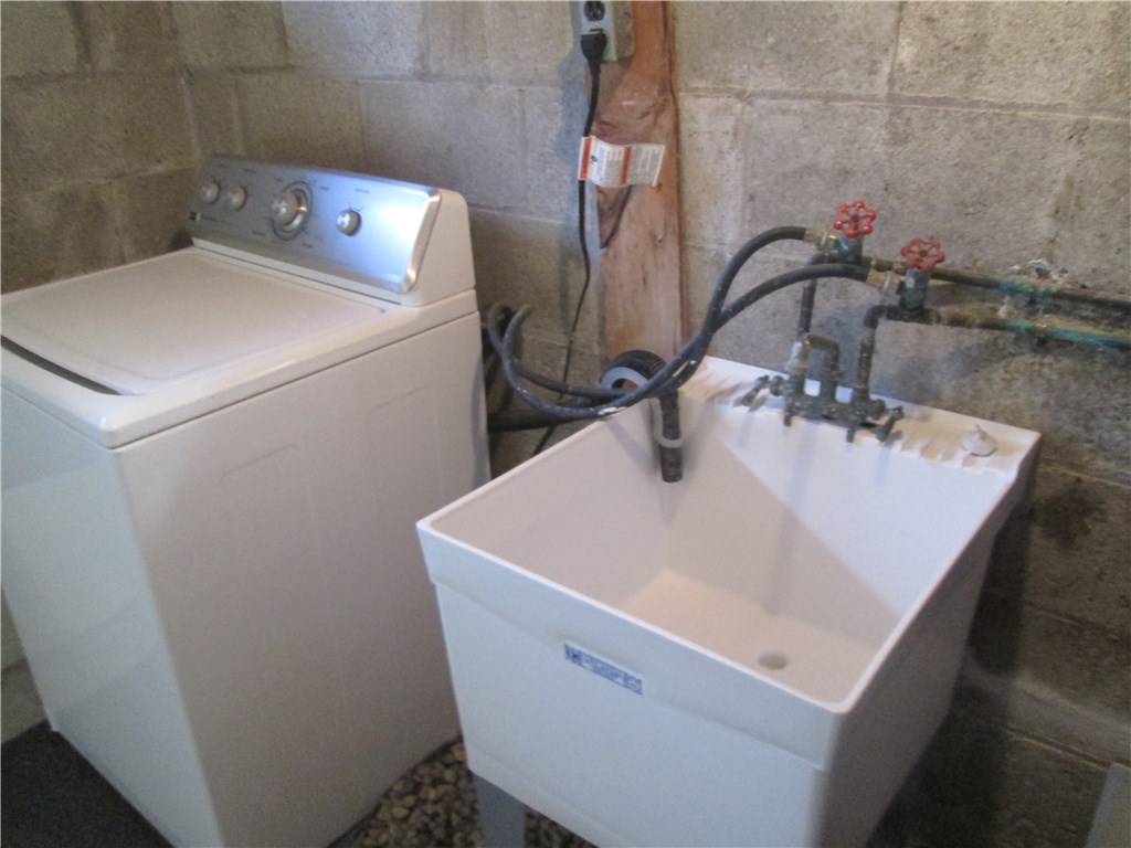 15 Maple Street Pittsford, NY 14534 - Photo 21 of 24 New fiberglass wash tub.