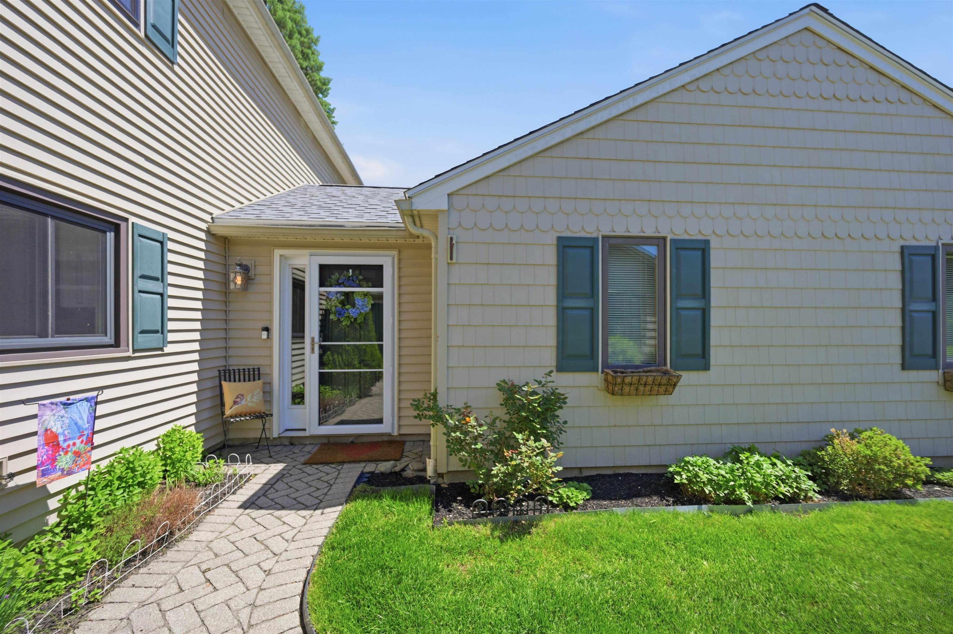 10 Hampton Towne Estates Hampton, NH 03842 - Photo 2 of 39