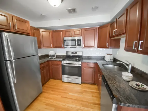 $4,895 | 14-16 Notre Dame Street, Unit 3, Boston, MA 02119