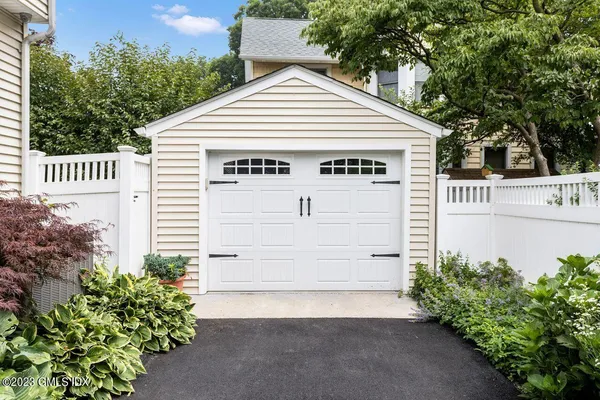 $4,500 | 5 Wellington Place, Unit B, Greenwich, CT 06830