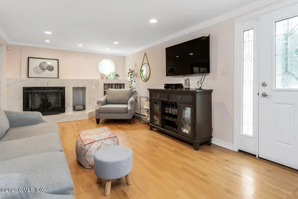 $4,500 | 5 Wellington Place, Unit B, Greenwich, CT 06830
