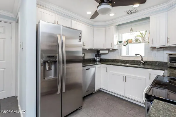 $4,500 | 5 Wellington Place, Unit B, Greenwich, CT 06830