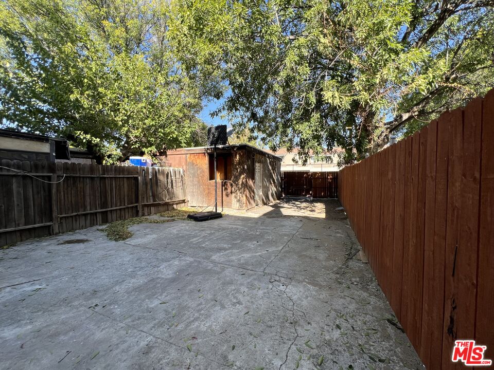 418 West Jackson Street Rialto, CA 92376 - Photo 8 of 24 a view of outdoor space and yard