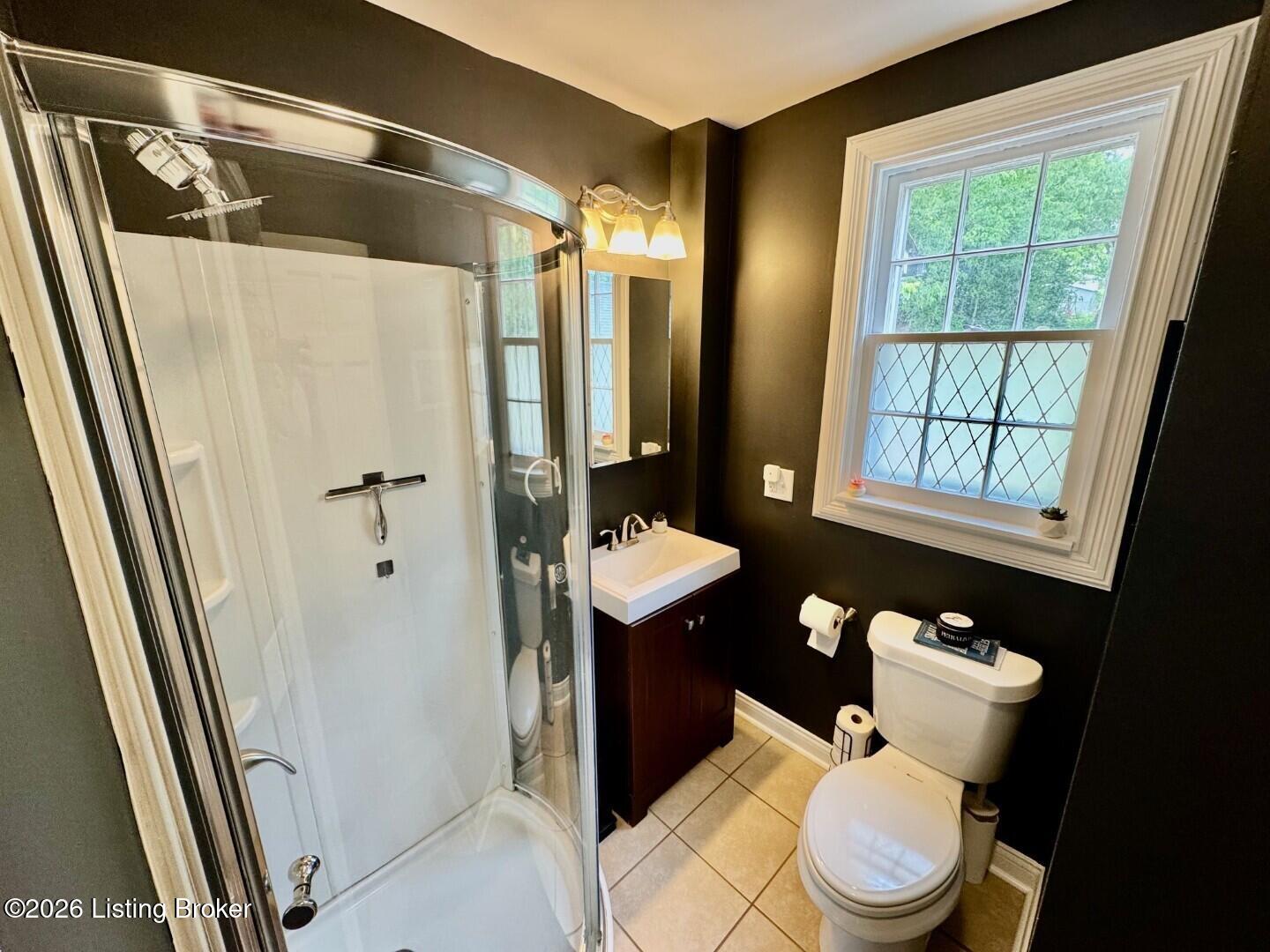 209 East Virginia Avenue Springfield, KY 40069 - Photo 13 of 41 013_Bathroom