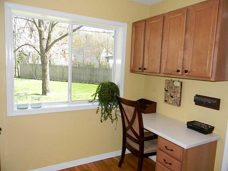 12823 Shelborne Road Carmel, IN 46032 - Photo 8 of 24 Gallery Image 8
