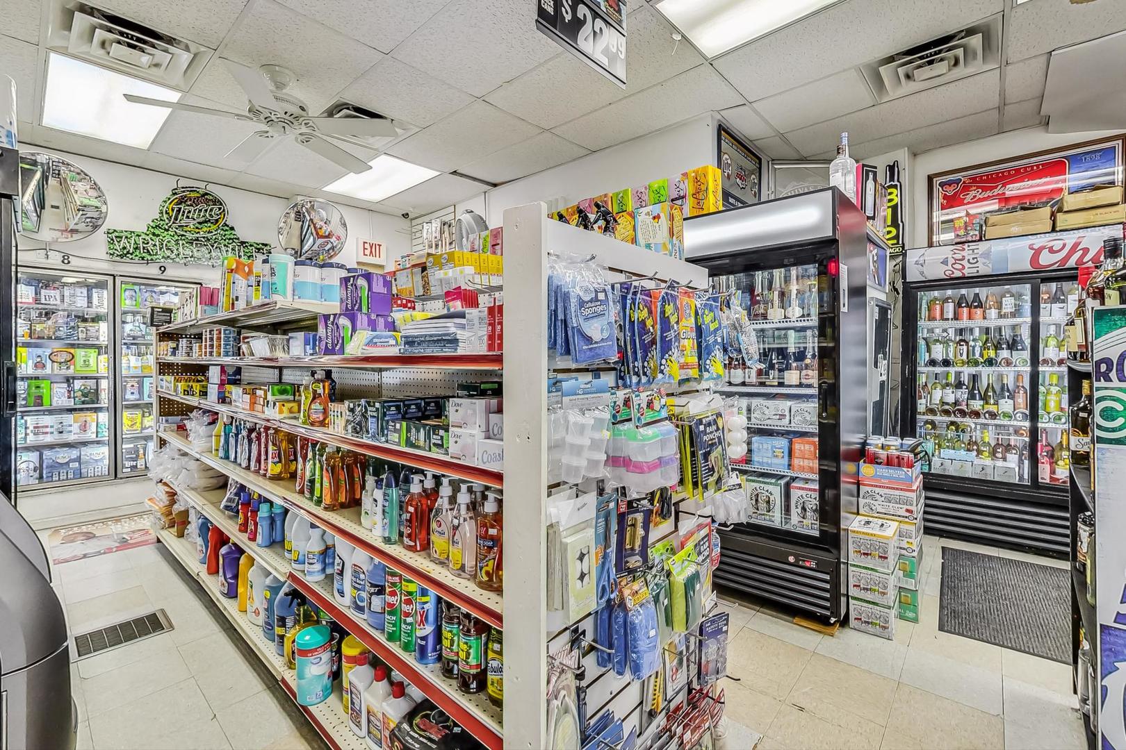 3814 North Clark Street Chicago, IL 60613 - Photo 3 of 28