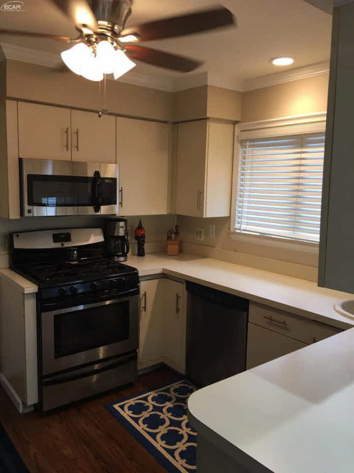 4330 Old Carriage Road Flint, MI 48507 - Photo 5 of 25 21260446-4.JPG