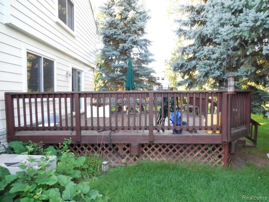 24564 Park Ridge Court Novi, MI 48375 - Photo 3 of 15