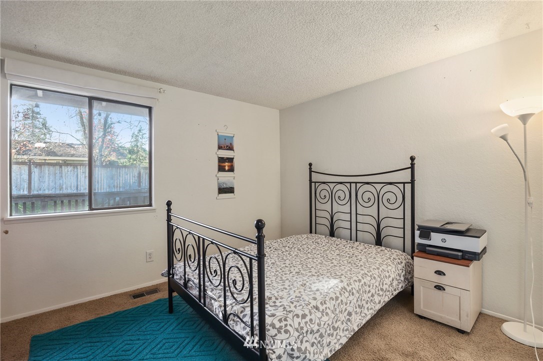 15525 Southeast 178th Place Renton, WA 98058 - Photo 16 of 31 Gallery Image 16