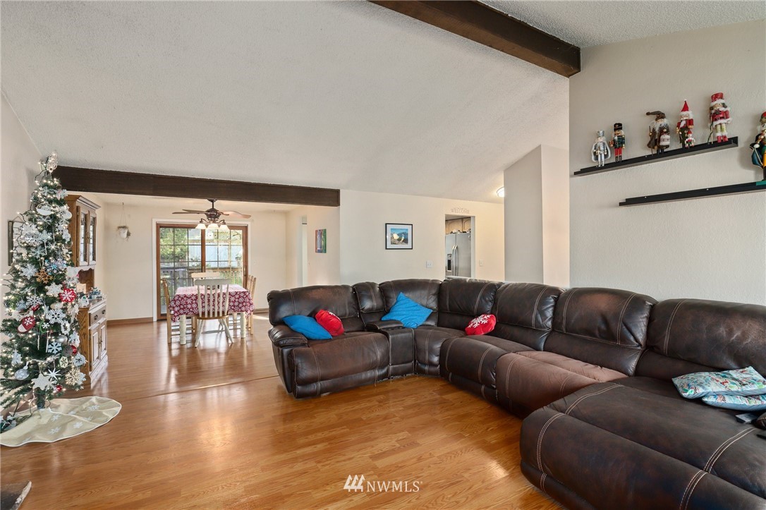 15525 Southeast 178th Place Renton, WA 98058 - Photo 6 of 31 Gallery Image 6
