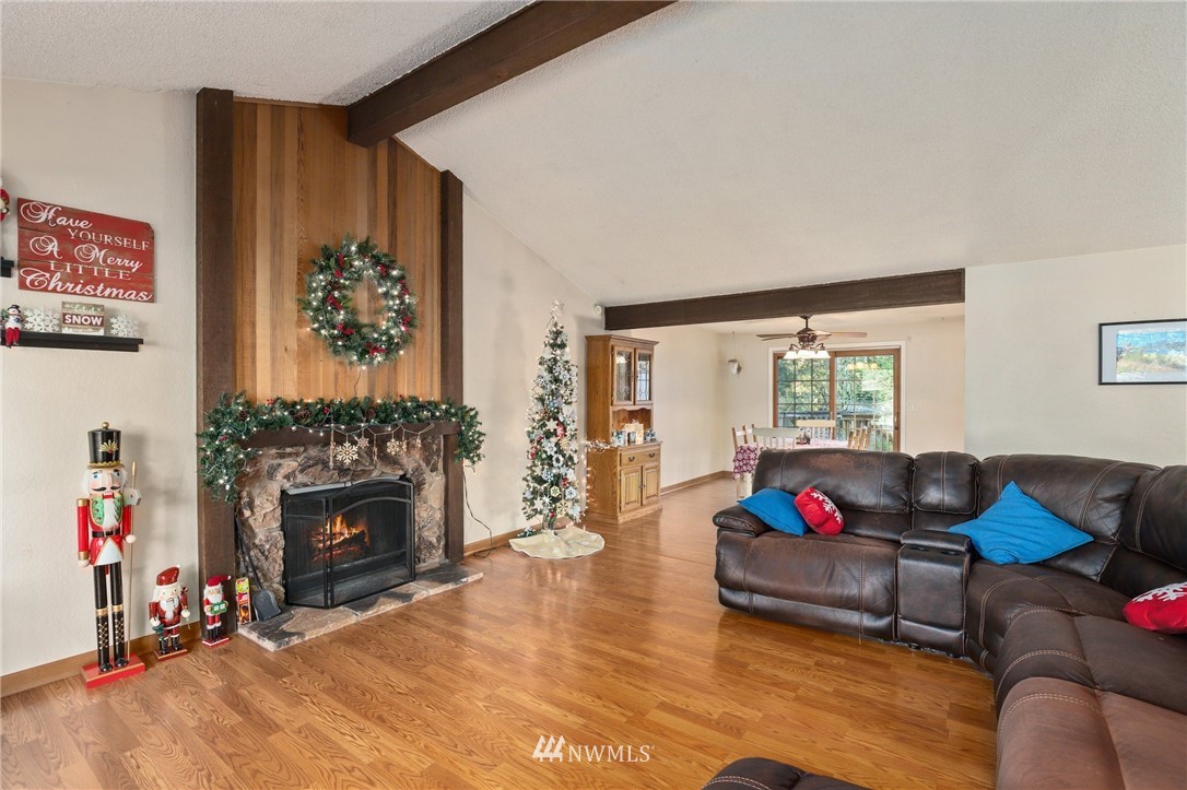 15525 Southeast 178th Place Renton, WA 98058 - Photo 7 of 31 Gallery Image 7