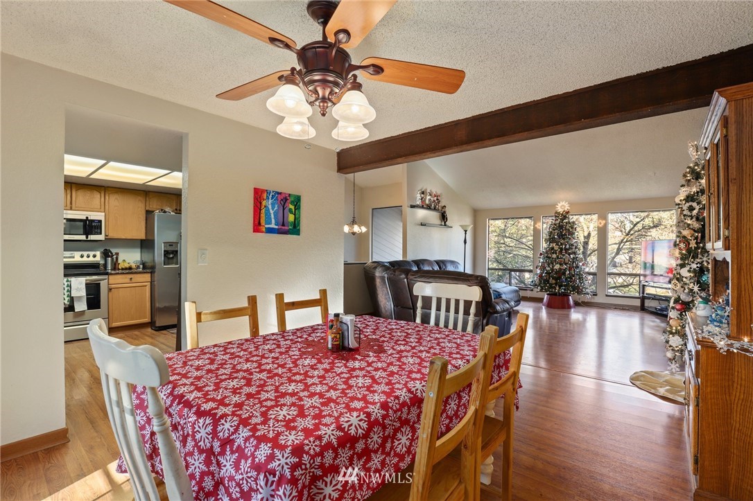 15525 Southeast 178th Place Renton, WA 98058 - Photo 10 of 31 Gallery Image 10