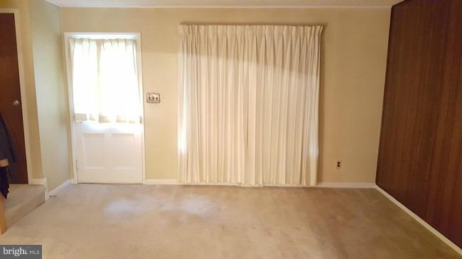 7931 Charlesmont Road Baltimore, MD 21222 - Photo 4 of 12 Living Room