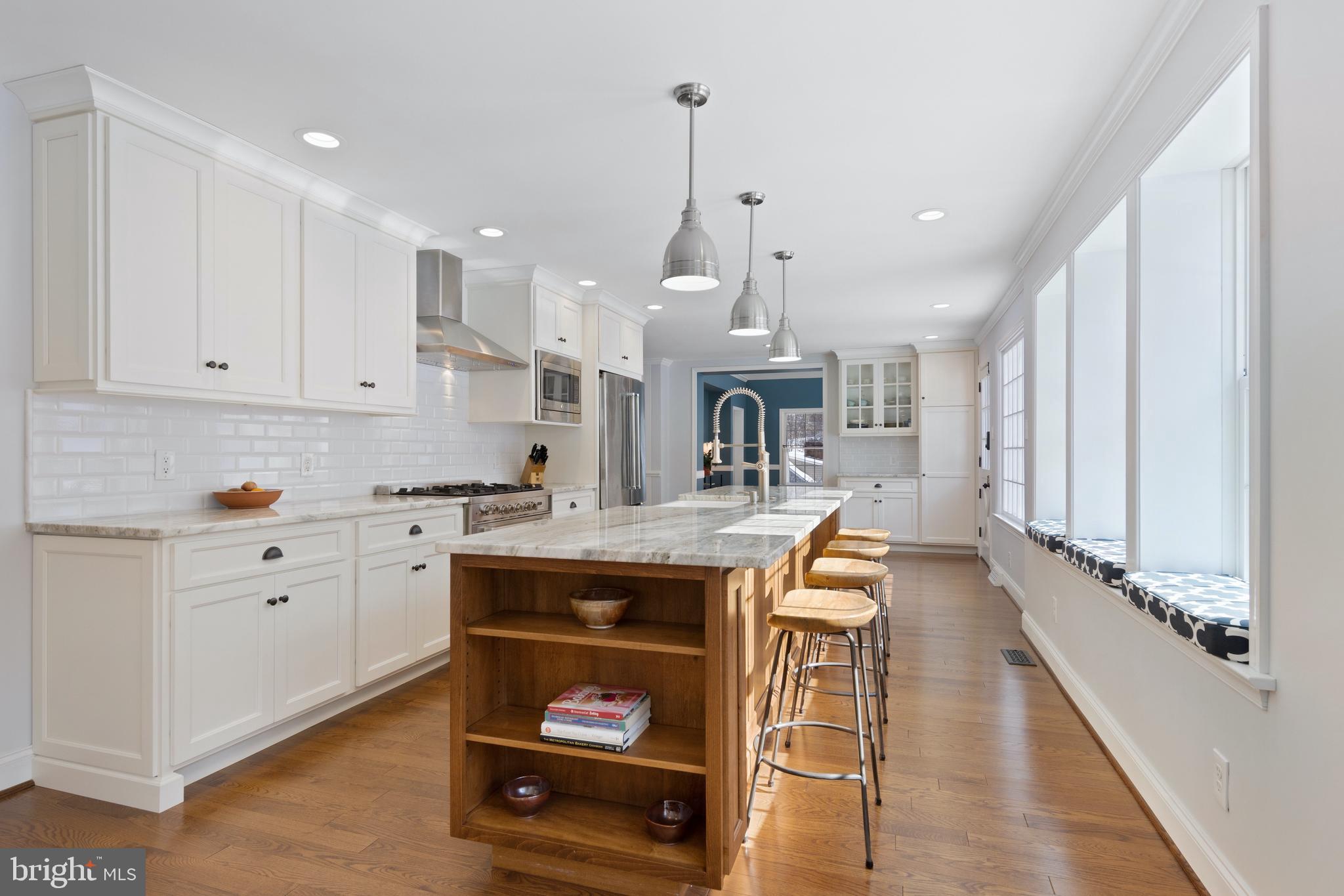 737 Mancill Road Wayne, PA 19087 - Photo 10 of 39 Tastefully appointed kitchen