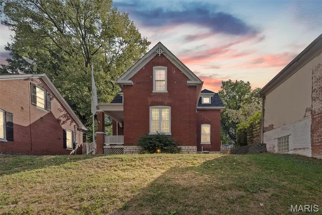 $139,000 | 310 South Church Street, Belleville, IL 62220