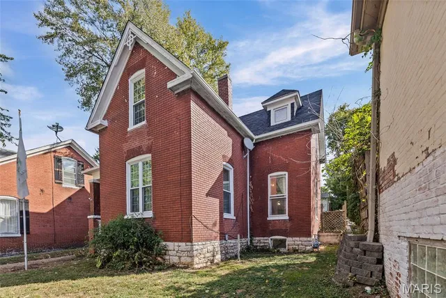 $139,000 | 310 South Church Street, Belleville, IL 62220