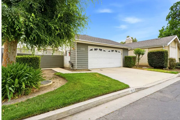 $320,500 | 1912 South Pinnacle Street, Visalia, CA 93292