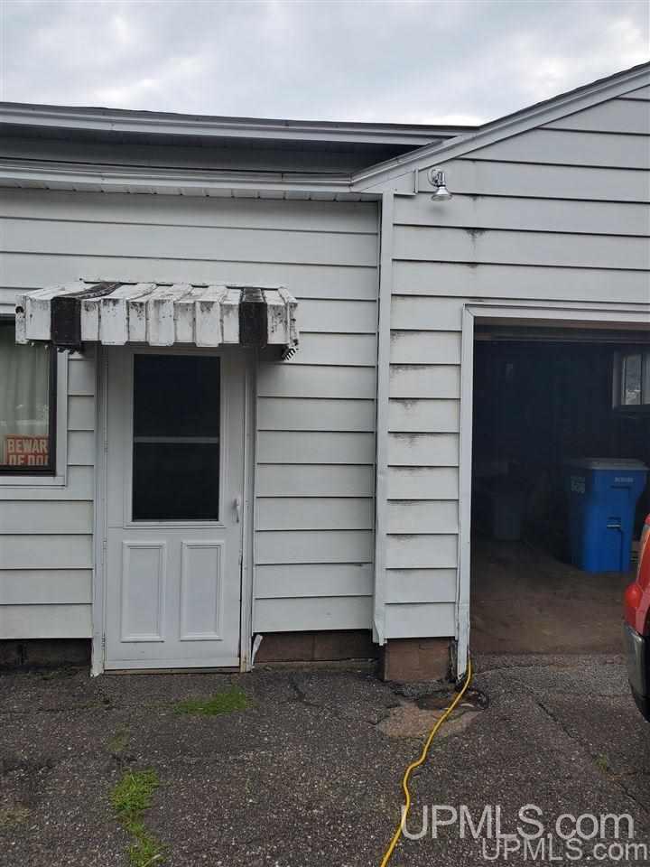 115 South Pansy Street Ishpeming, MI 49849 - Photo 3 of 43