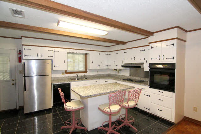 1508 4th Street Daphne, AL 36526 - Photo 4 of 27 Kitchen