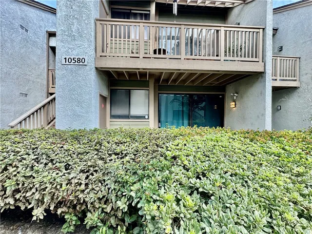 $425,000 | 10580 Lakeside Drive North, Unit E, Garden Grove, CA 92840