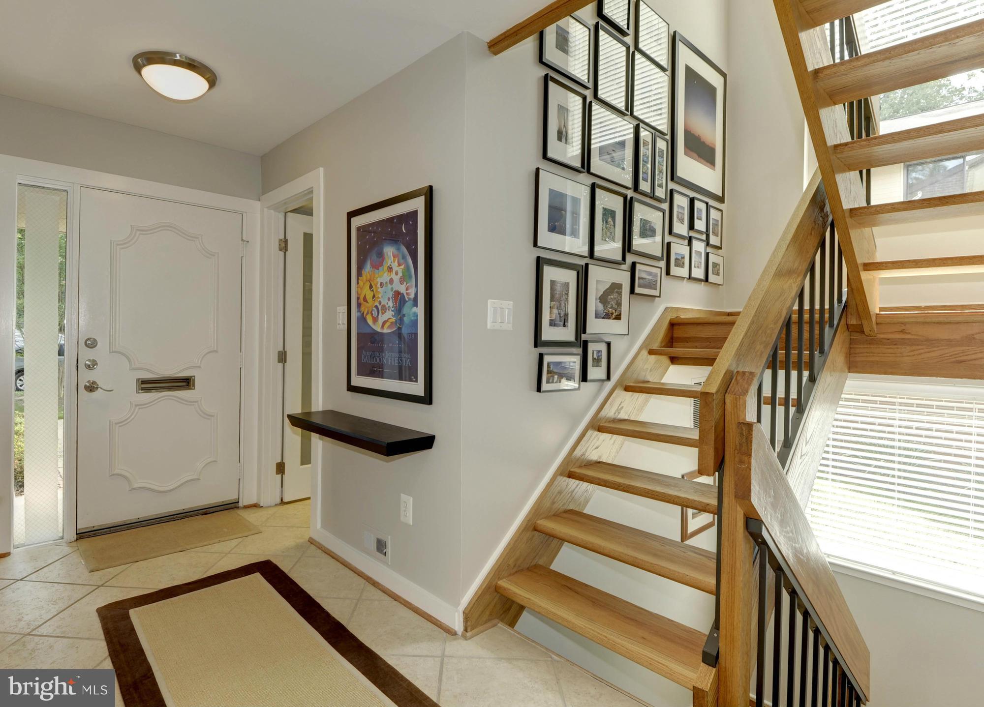 11710 Indian Ridge Road Reston, VA 20191 - Photo 3 of 30 Foyer