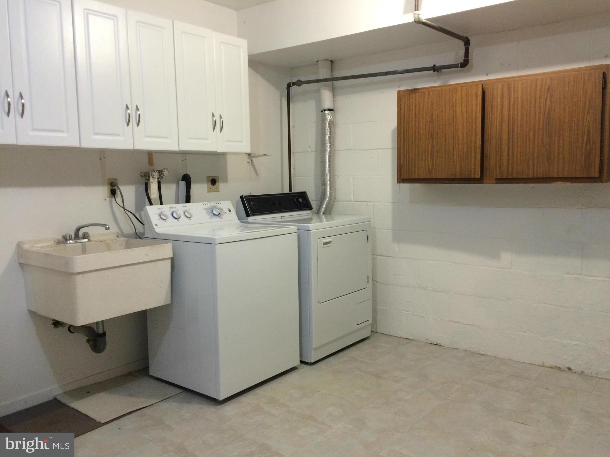 11710 Indian Ridge Road Reston, VA 20191 - Photo 23 of 30 Laundry Room