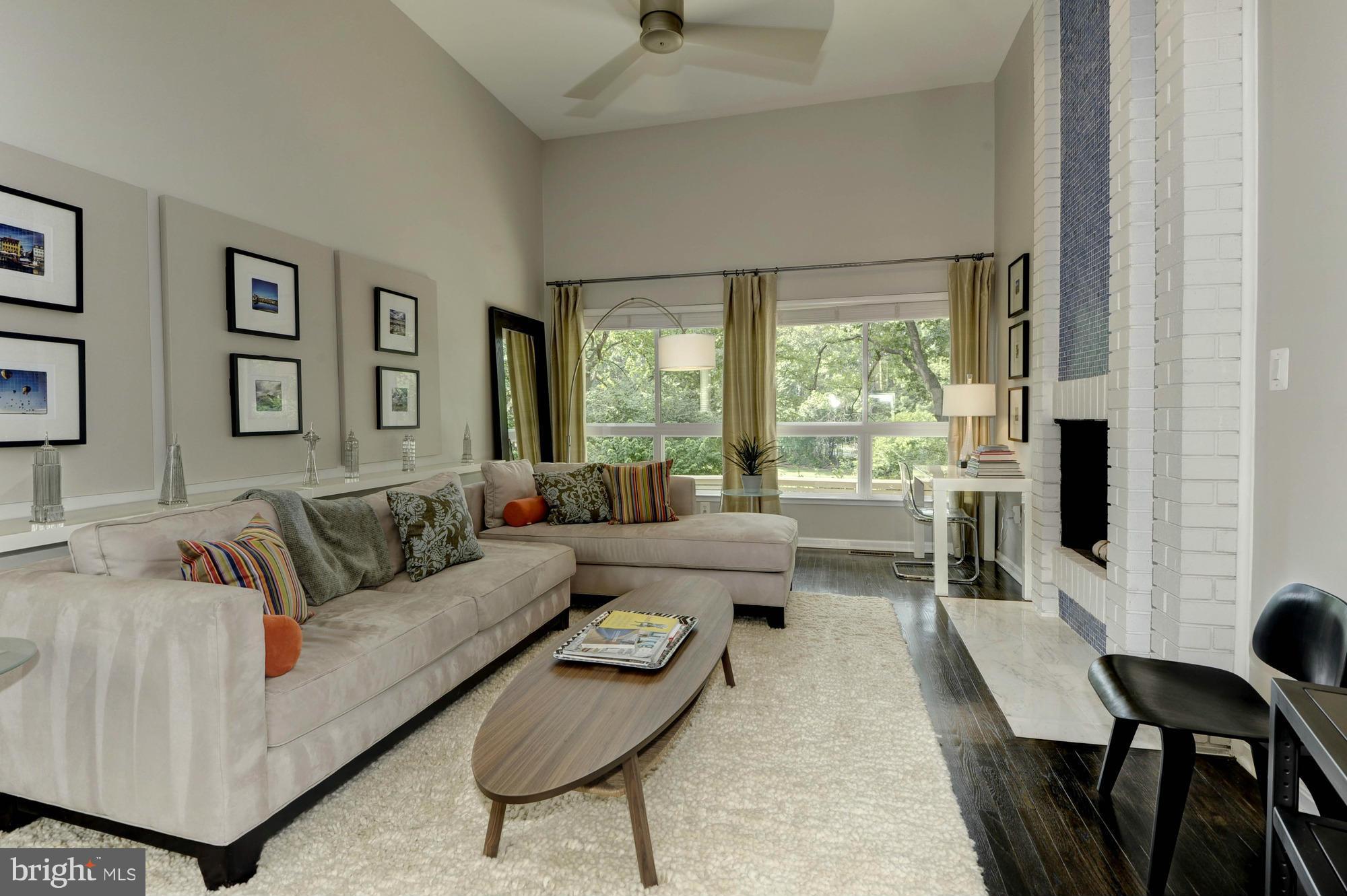 11710 Indian Ridge Road Reston, VA 20191 - Photo 9 of 30 Living Room
