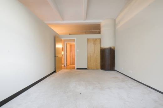 801 South Wells Street, Unit 311 Chicago, IL 60607 - Photo 9 of 16 a view of an empty room with window