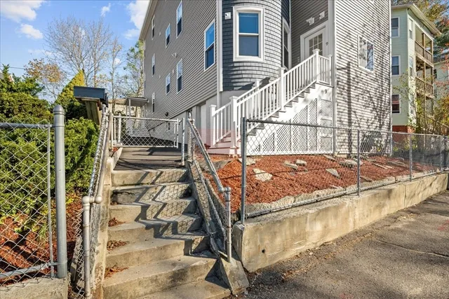 a view of entryway with a front door